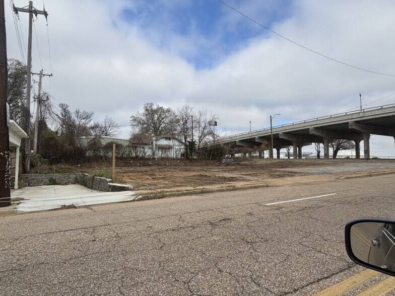 2224 Southern Ave, Memphis, TN for sale - Building Photo - Image 1 of 4