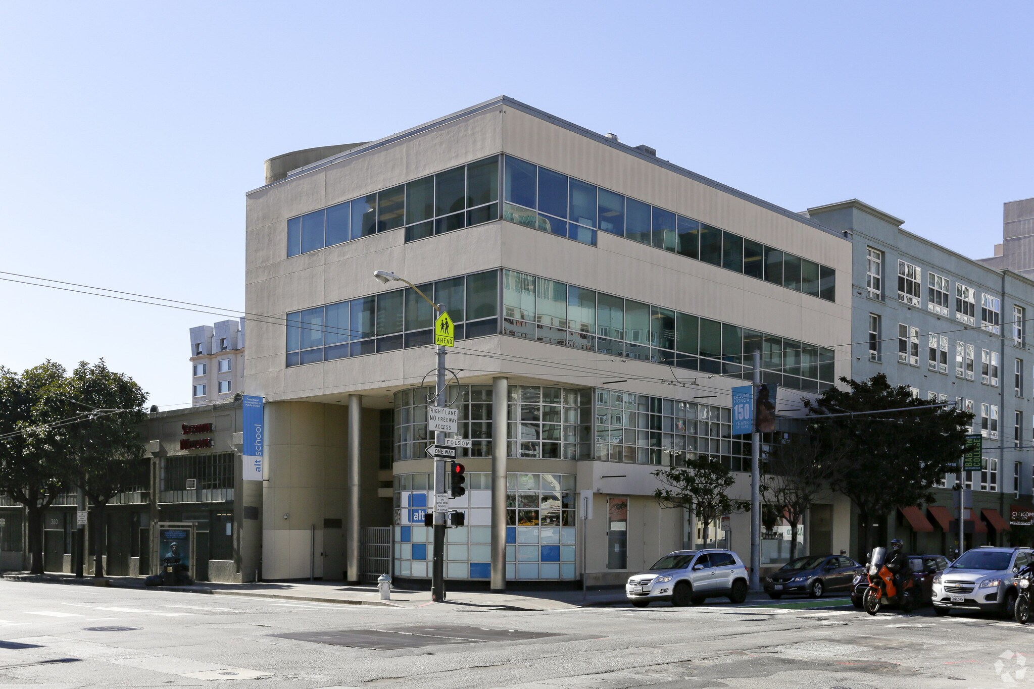 300 4th St, San Francisco, CA à louer Photo du bâtiment- Image 1 de 4