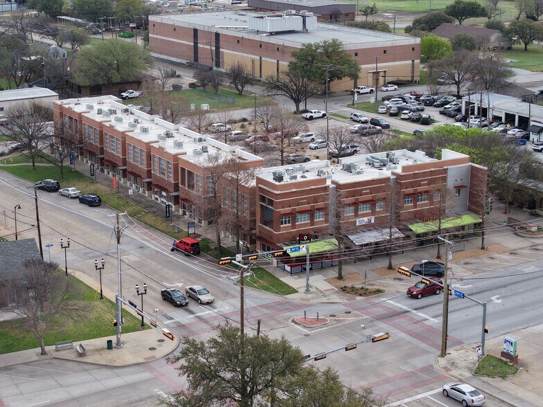 100 S Main St, Duncanville, TX à louer - Photo du bâtiment - Image 3 de 16