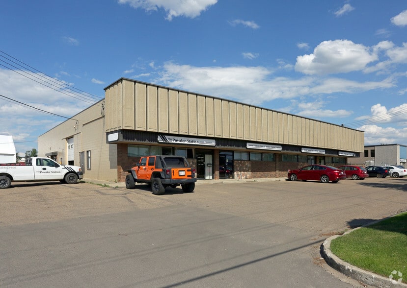 6145-6153 80 St NW, Edmonton, AB à louer - Photo principale - Image 1 de 8
