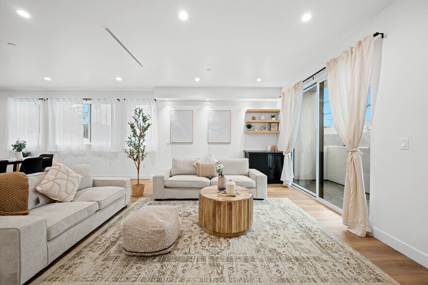 835 N McCadden Pl, Los Angeles, CA for sale - Interior Photo - Image 2 of 19