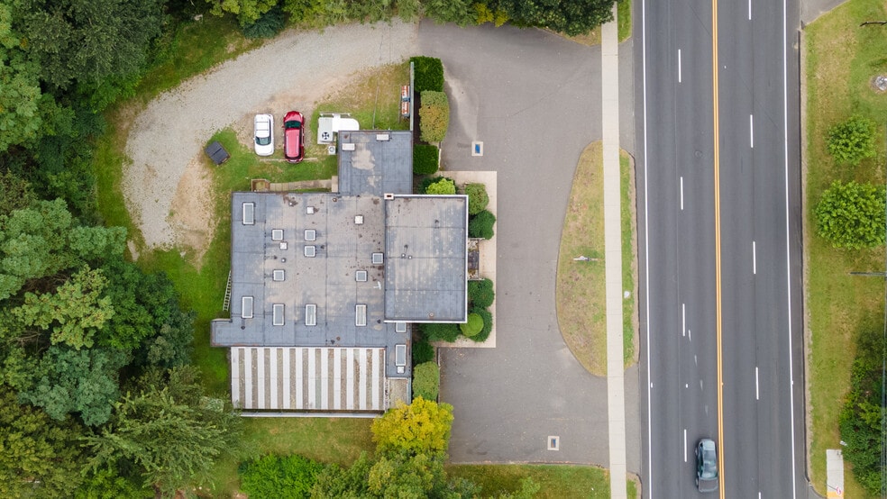 215 Danbury Rd, Wilton, CT for sale - Building Photo - Image 2 of 6