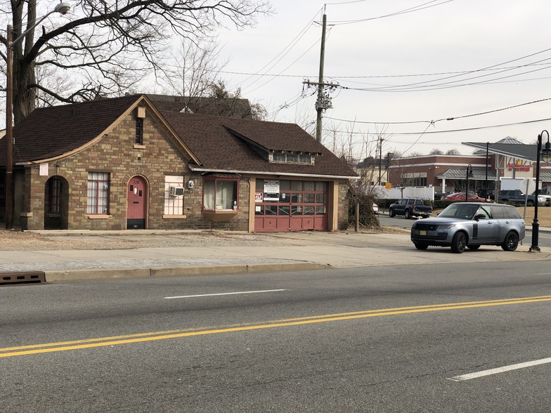 716 River Dr, Garfield, NJ for sale - Primary Photo - Image 1 of 1