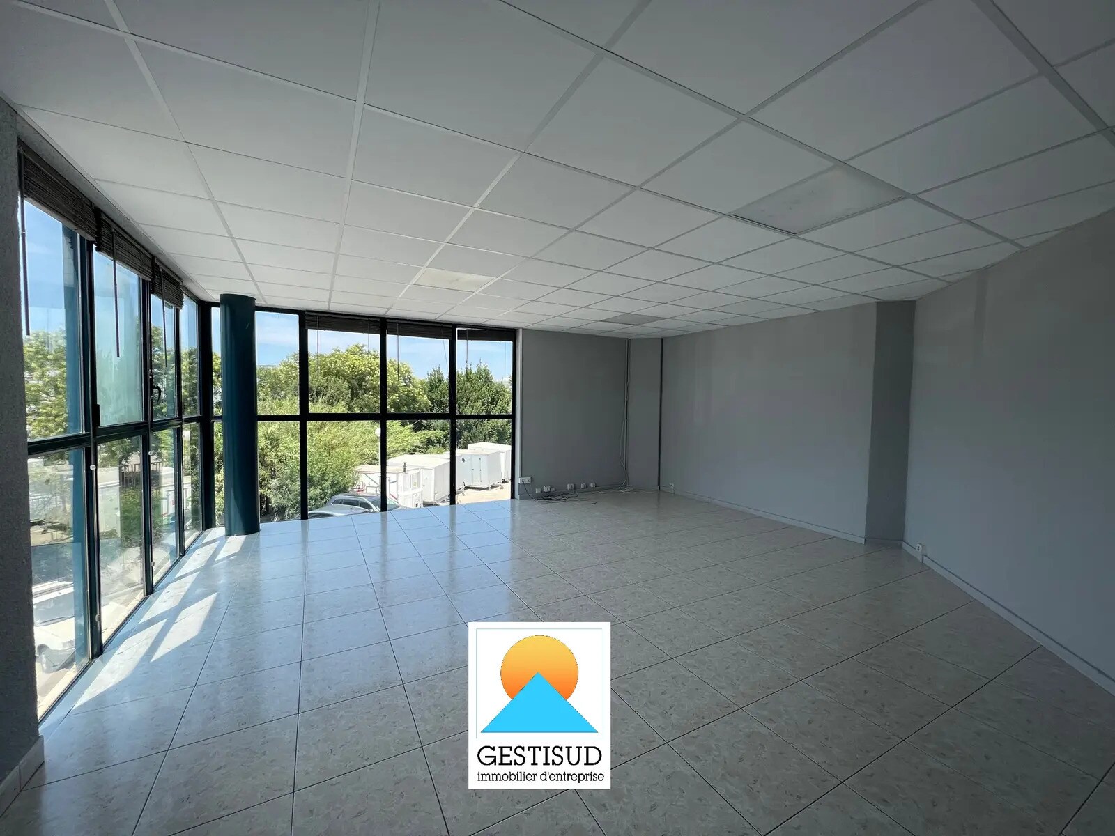 Office in Aubagne for lease Interior Photo- Image 1 of 5