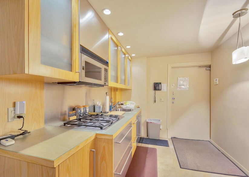 810 S Robertson Blvd, Los Angeles, CA for sale - Interior Photo - Image 3 of 5