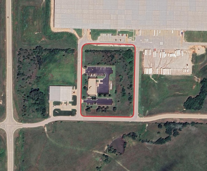 3900 E 12th Ave, Winfield, KS for sale - Building Photo - Image 2 of 9