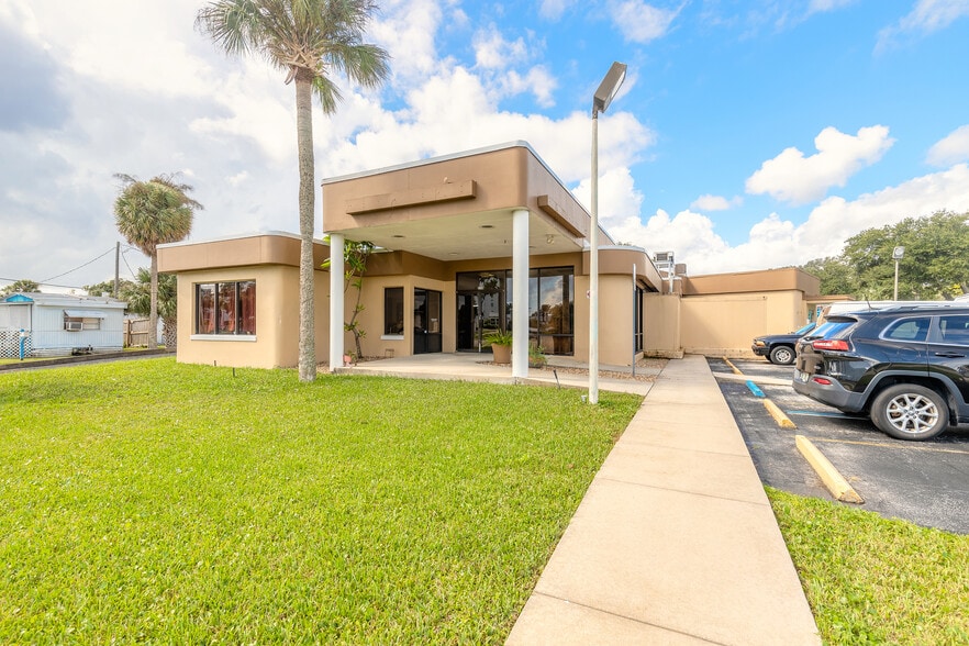 258 Riverside Dr, Daytona Beach, FL for sale - Building Photo - Image 2 of 57