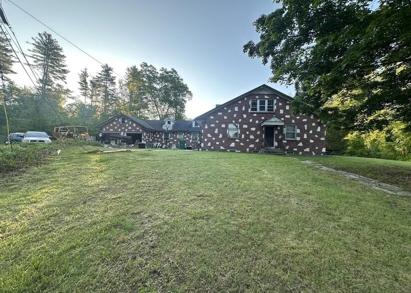 12-R Jackielyn Cir, Granby, MA for sale - Building Photo - Image 2 of 4