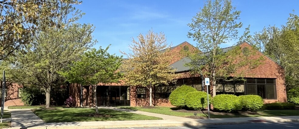 1665 Valley Center Pky, Bethlehem, PA à vendre - Photo du bâtiment - Image 2 de 2