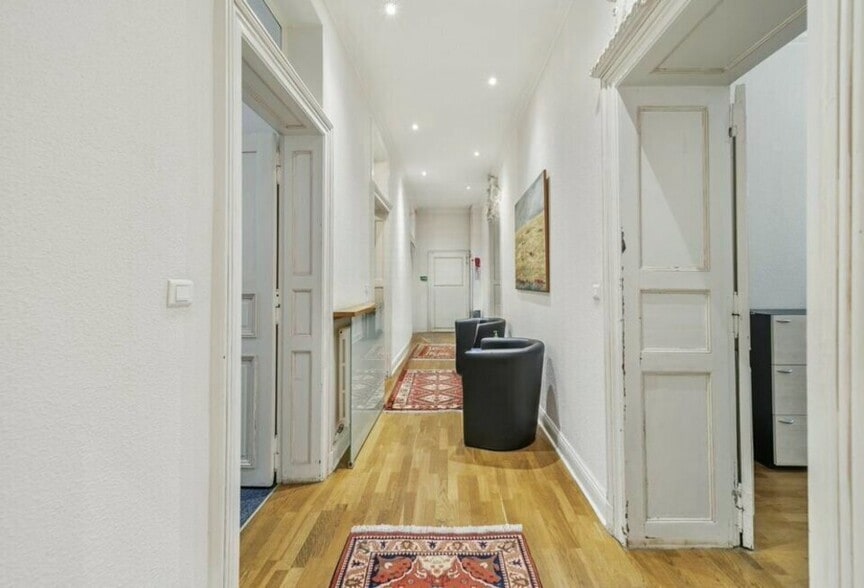 24 Rue Marbeuf, Paris à louer - Photo intérieure - Image 3 de 4