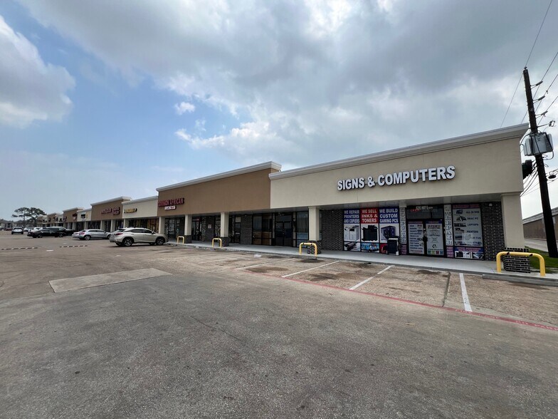6221 Highway 6 S, Houston, TX à louer - Photo du bâtiment - Image 3 de 8