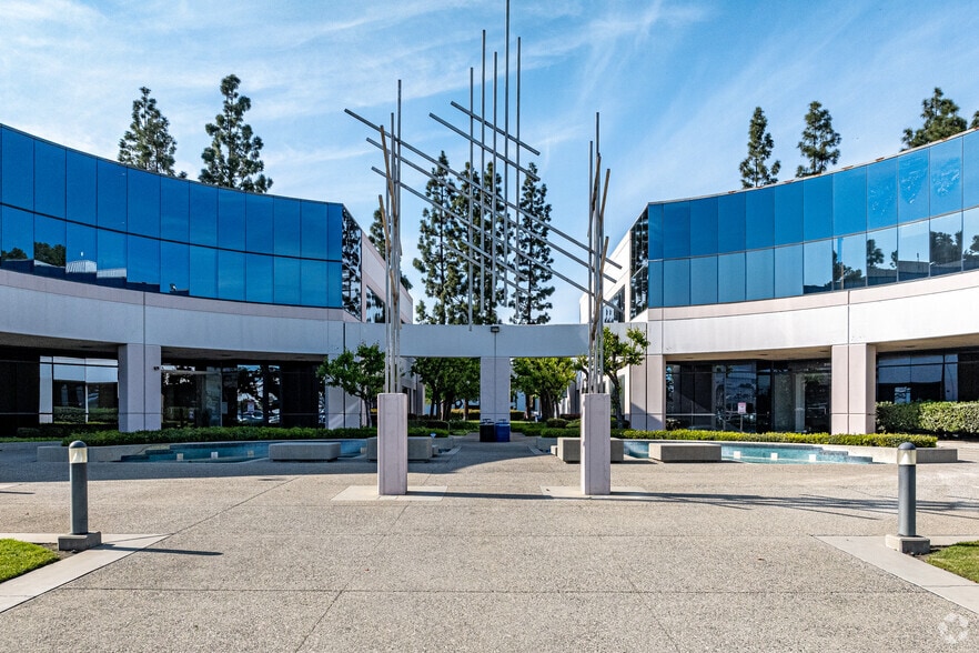 5100 S Eastern Ave, Commerce, CA à louer - Photo du bâtiment - Image 3 de 10