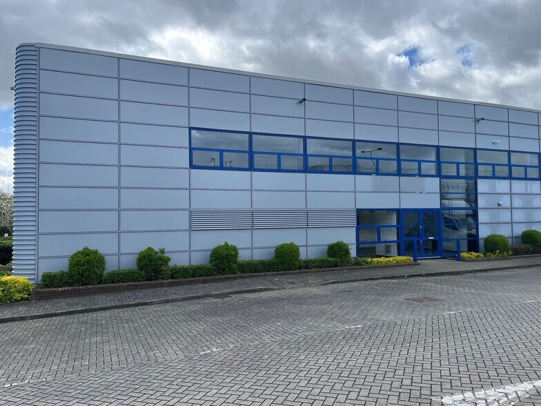 Tanners Dr, Milton Keynes à louer - Photo du bâtiment - Image 1 de 8