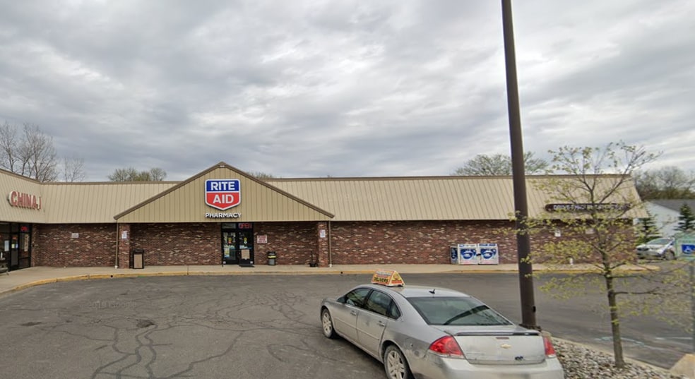 860-888 N Van Dyke Rd, Almont, MI for lease - Building Photo - Image 2 of 2