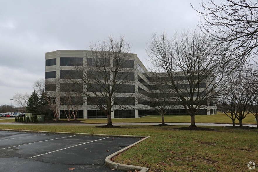 8425 Woodfield Crossing Blvd, Indianapolis, IN à louer - Photo du bâtiment - Image 3 de 29