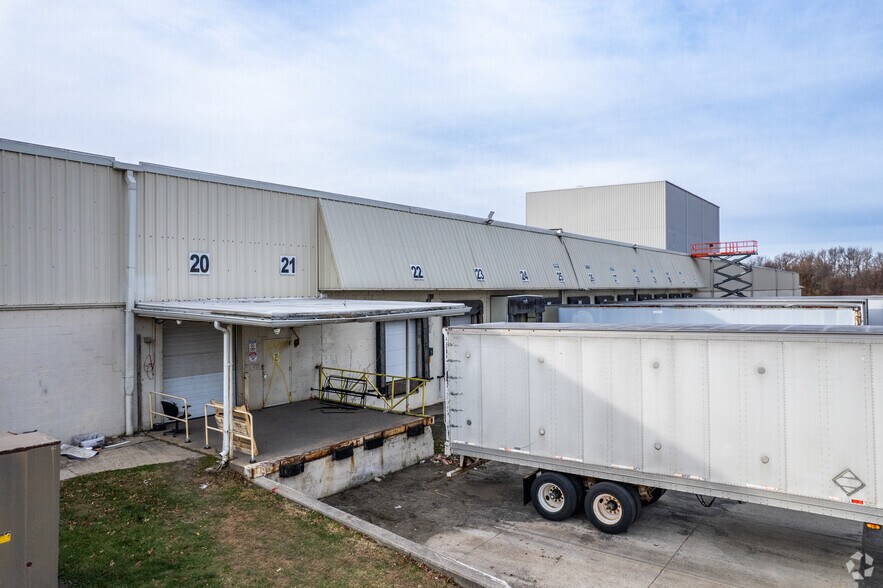 800 Coopertown Rd, Delanco, NJ à louer - Photo du bâtiment - Image 3 de 5