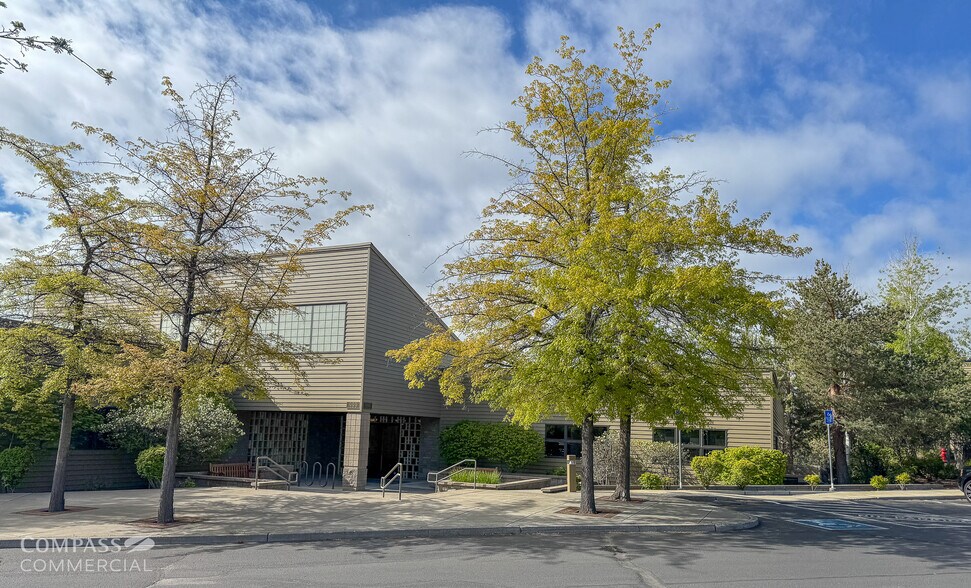 960-1005 SW Disk Dr, Bend, OR à louer - Photo du bâtiment - Image 2 de 7