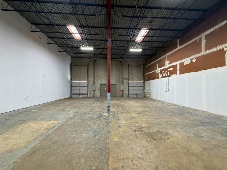 3600-3606 Silver Star Rd, Orlando, FL à louer - Photo intérieure - Image 3 de 9
