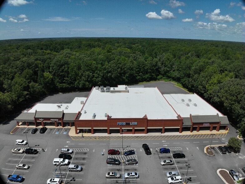 15700-15710 Jefferson Davis Hwy, Colonial Heights, VA for lease - Matterport Community - Image 2 of 13