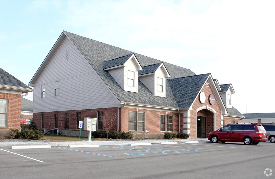 1620 W Oak St, Zionsville, IN à louer - Photo du bâtiment - Image 2 de 26