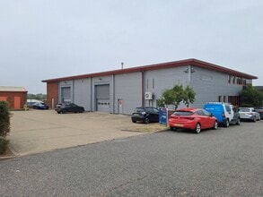 18 Amor Way, Letchworth Garden City for lease Building Photo- Image 2 of 3