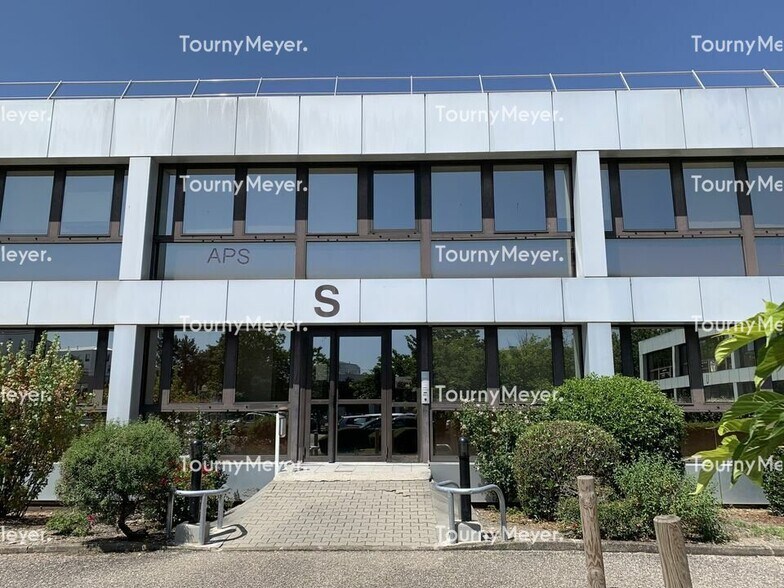 Office in Bordeaux for lease - Building Photo - Image 2 of 9