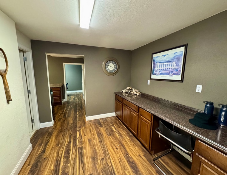 1590 Rollins Rd, Burlingame, CA for lease - Interior Photo - Image 2 of 9