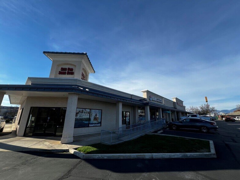 555 E Cypress Ave, Redding, CA à louer - Photo du bâtiment - Image 2 de 15