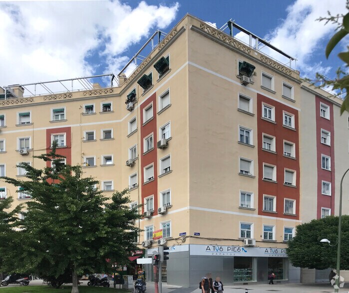 Commerce de détail dans Madrid, Madrid à louer - Photo du bâtiment - Image 2 de 2