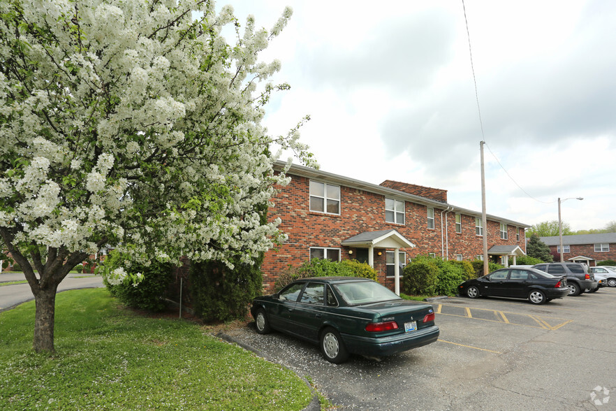 800 Minette Cir, Louisville, KY à vendre - Photo principale - Image 1 de 1