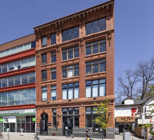 241 Spadina Ave, Toronto, ON à louer - Photo du bâtiment - Image 2 de 7
