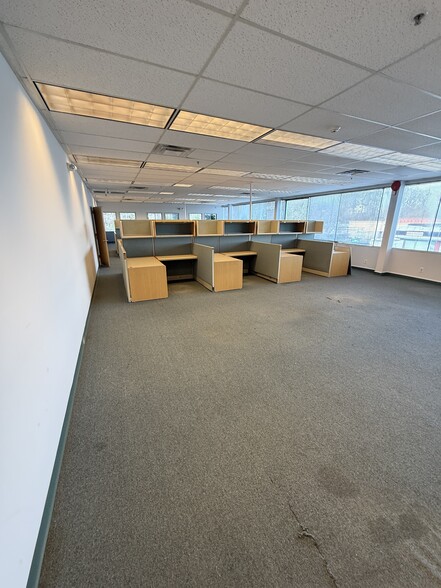 1055 Portion Rd, Farmingville, NY for lease - Building Photo - Image 3 of 10