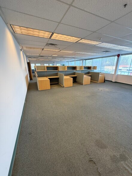 1055 Portion Rd, Farmingville, NY à louer - Photo du bâtiment - Image 3 de 10