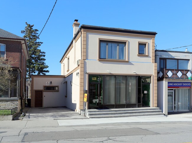 More details for 658 Vaughan Rd, Toronto, ON - Retail for Sale