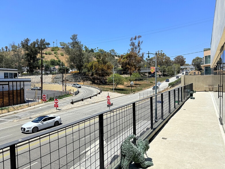 990 N Hill St, Los Angeles, CA for lease - Building Photo - Image 3 of 14