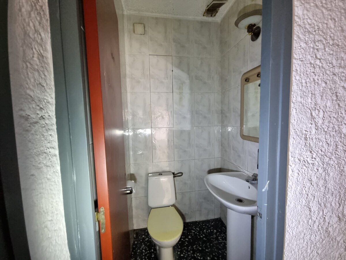 Sabadell, BAR 08207 - Unit 01 - - Interior Photo - Image 1 of 12