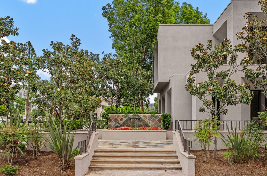 1101 Dove St, Newport Beach, CA for lease - Building Photo - Image 2 of 3
