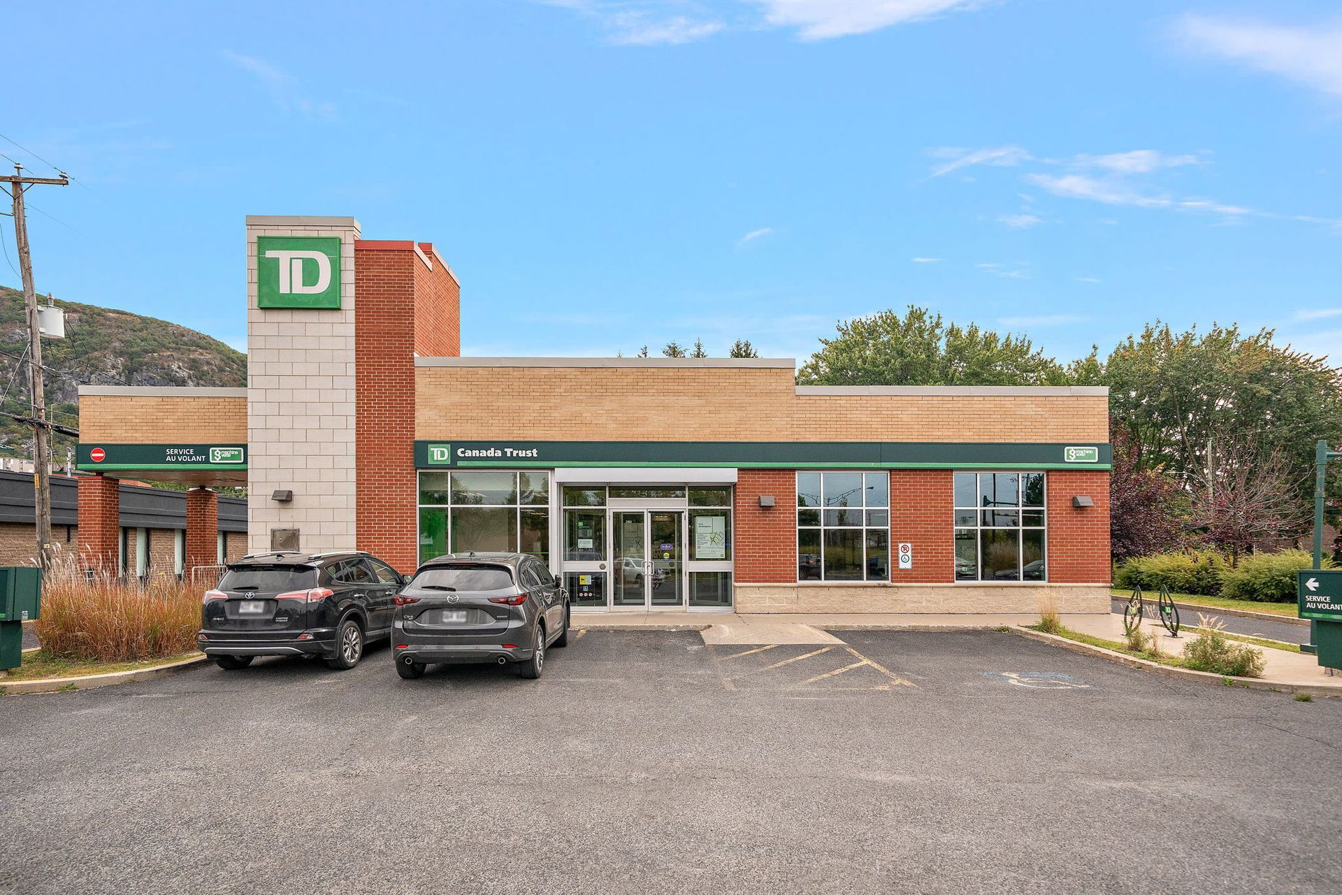 280 Boul Sir-Wilfrid-Laurier, Mont-saint-hilaire, QC for lease Primary Photo- Image 1 of 8