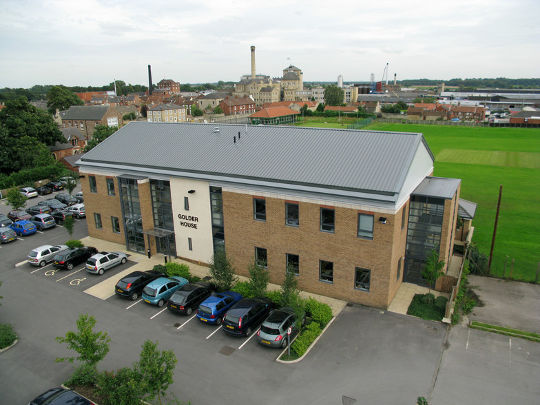 Station Rd, Church Fenton à louer - Photo du bâtiment - Image 2 de 25