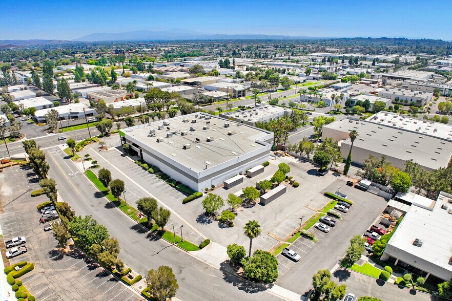 650 Columbia St, Brea, CA à vendre - Aérien - Image 2 de 6