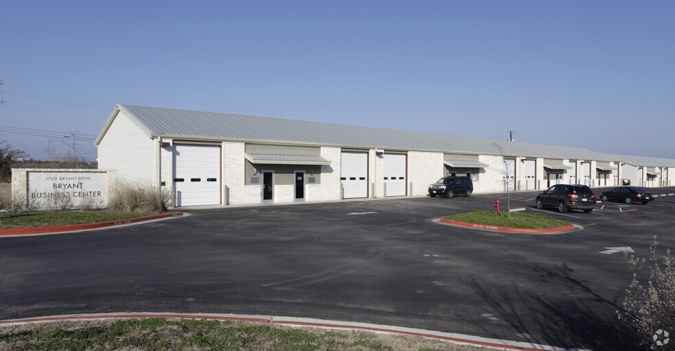1700 Bryant Dr, Round Rock, TX à louer - Photo du bâtiment - Image 1 de 6