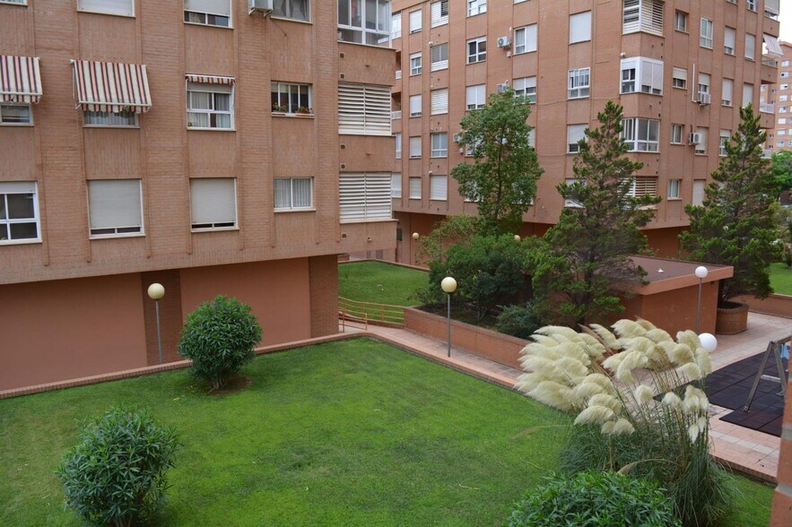 Bureau dans València, Valencia à louer - Photo du bâtiment - Image 2 de 22