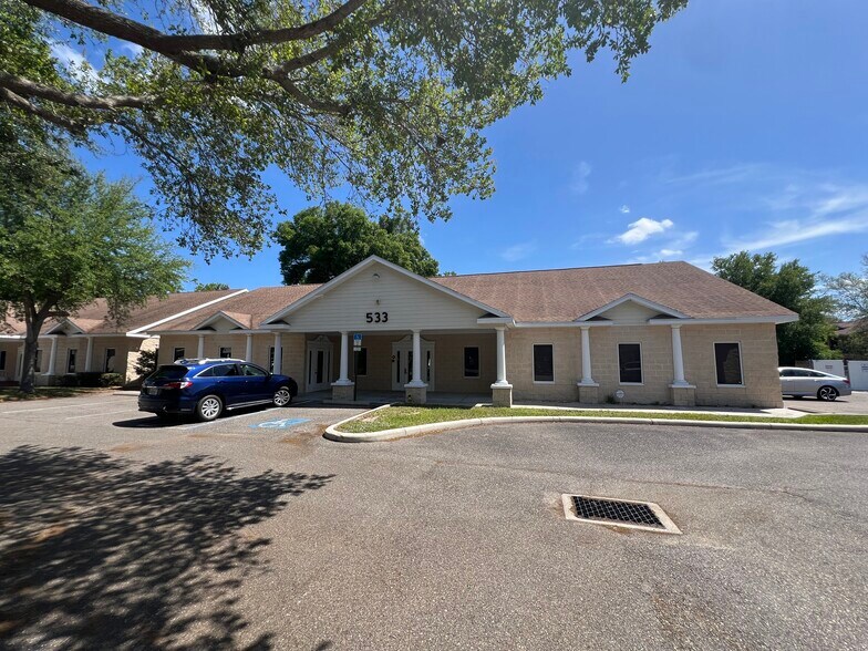 533 Medical Oaks Ave, Brandon, FL à louer - Photo du bâtiment - Image 1 de 14