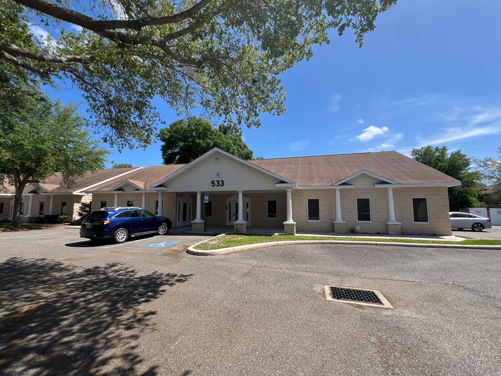 533 Medical Oaks Ave, Brandon, FL à louer Photo du bâtiment- Image 1 de 15