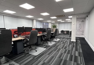 869 High Rd, Londres à louer Photo intérieure- Image 1 de 13