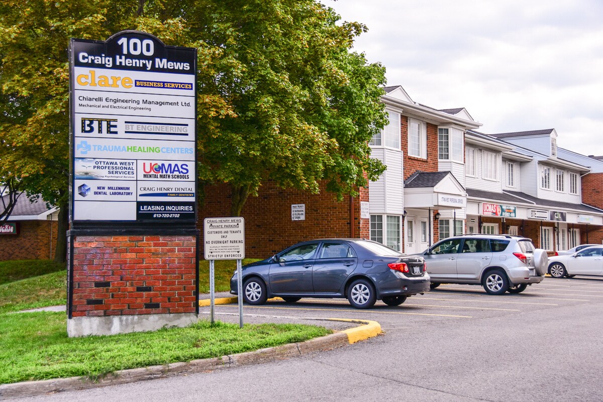 100 Craig Henry Dr, Nepean, ON à vendre Photo du bâtiment- Image 1 de 1