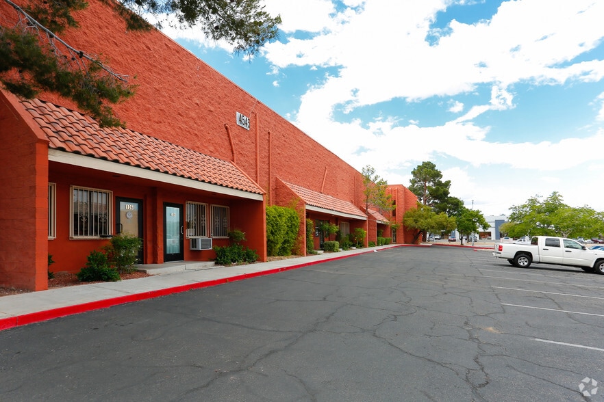 4545 W Hacienda Ave, Las Vegas, NV à louer - Photo du bâtiment - Image 3 de 8