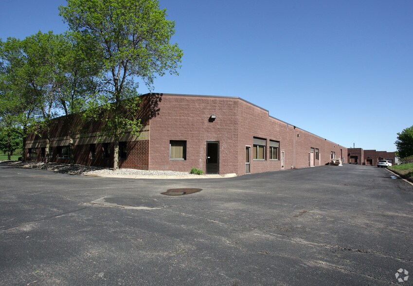 11401-11481 Rupp Dr, Burnsville, MN for lease - Building Photo - Image 2 of 3