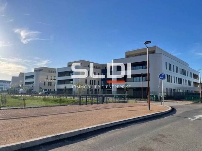 Bureau dans Genas à louer - Photo du bâtiment - Image 2 de 5