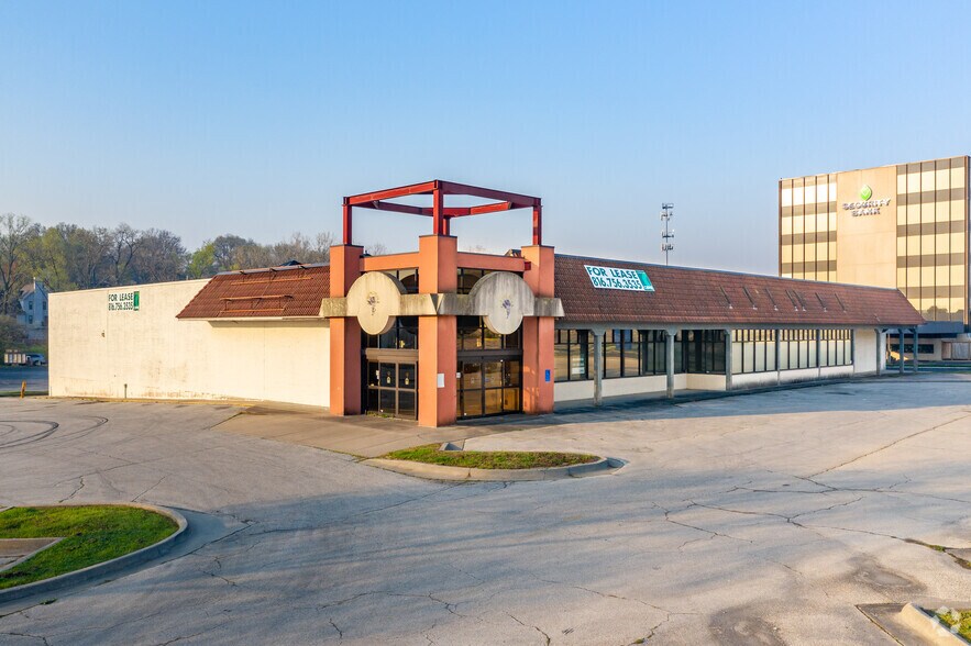 5101 Johnson Dr, Mission, KS à louer - Photo du bâtiment - Image 2 de 7